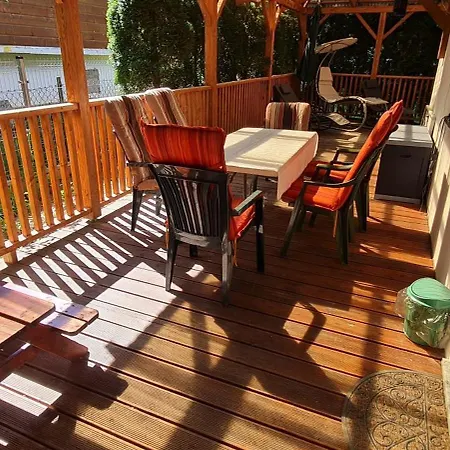Holiday home Dom Letniskowy Julka Z Kominkiem, Lodka, Rowery - Jezioro Gim - Park Bartbo Teerau